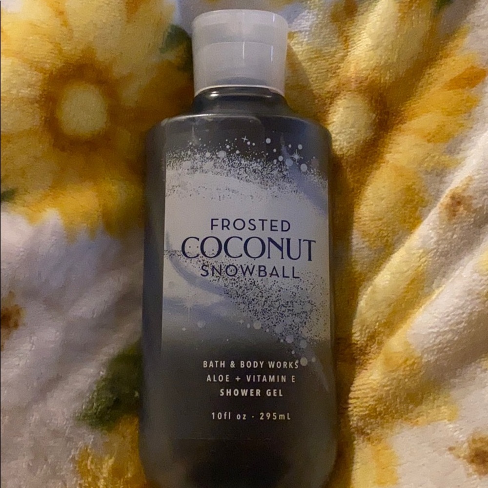 Bath & Body Works Frosted Coconut Snowball